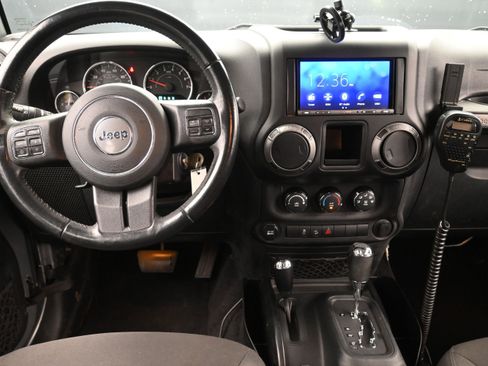 Used 2016 Jeep Wrangler Unlimited Sport w/ Connectivity Group AWD/4WD image 19