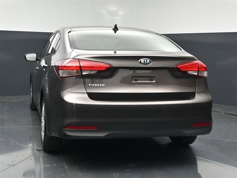 Used 2018 Kia Forte LX FWD image 7