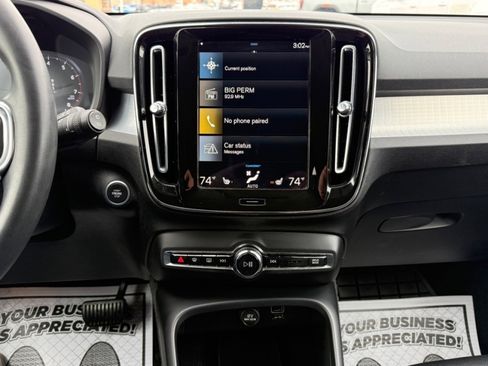 Used 2022 Volvo XC40 T5 Momentum image 27