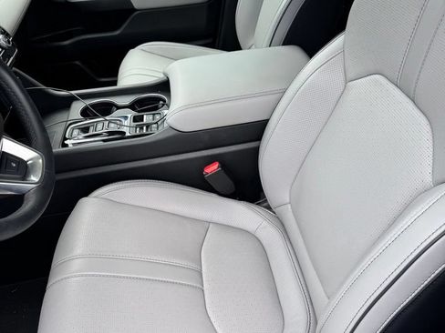 Used 2025 Honda Pilot Elite image 6