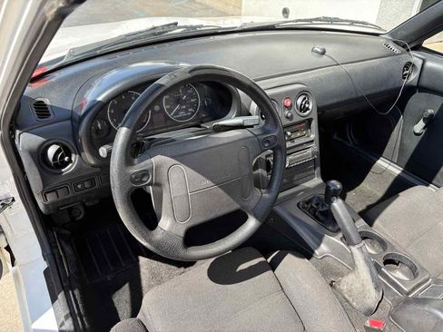 Used 1993 MAZDA MX-5 Miata RWD image 7