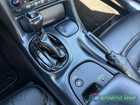 Used 2003 Chevrolet Corvette Coupe w/ Preferred Equipment Group RWD image 19