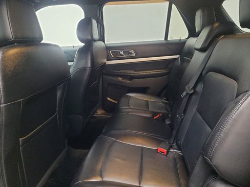 Used 2016 Ford Explorer XLT w/ Equipment Group 202A AWD/4WD image 18