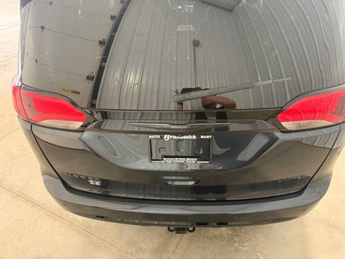 Used 2020 Chrysler Pacifica Limited FWD image 16