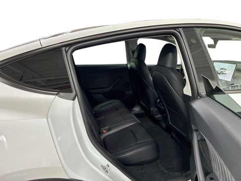 Certified 2023 Tesla Model Y Long Range AWD/4WD image 11