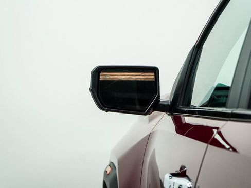 Used 2024 GMC Canyon Denali image 14