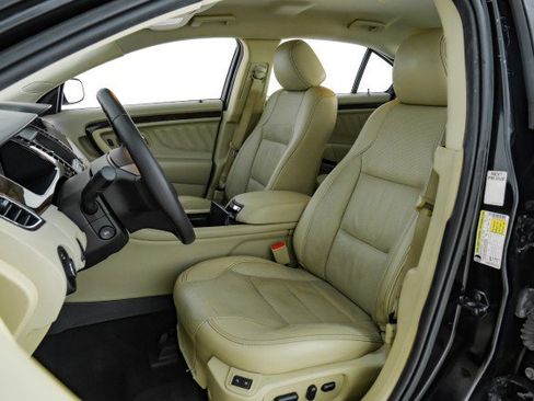 Used 2019 Ford Taurus Limited image 28