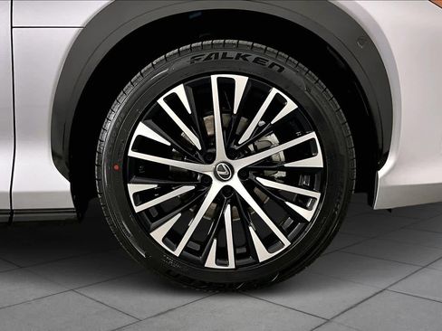 Used 2023 Lexus RZ 450e Premium image 10