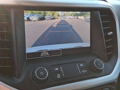 Used 2023 GMC Acadia SLE FWD image 18