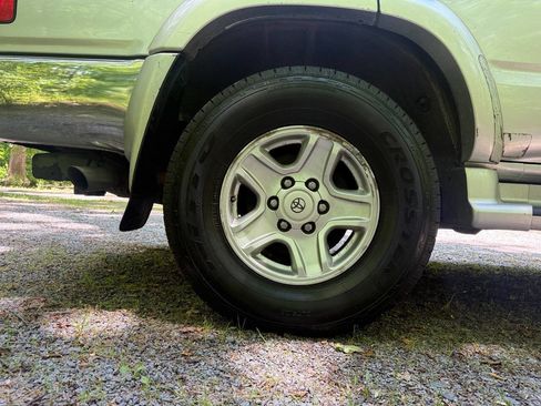 Used 2001 Toyota 4Runner SR5 AWD/4WD image 37