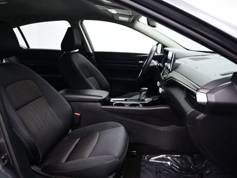 Used 2024 Nissan Altima 2.5 SV FWD image 28