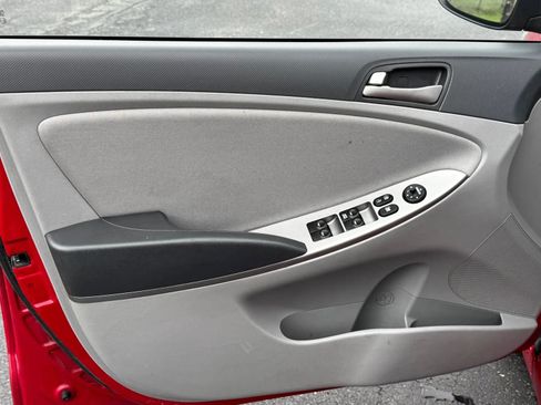 Used 2015 Hyundai Accent GLS image 9