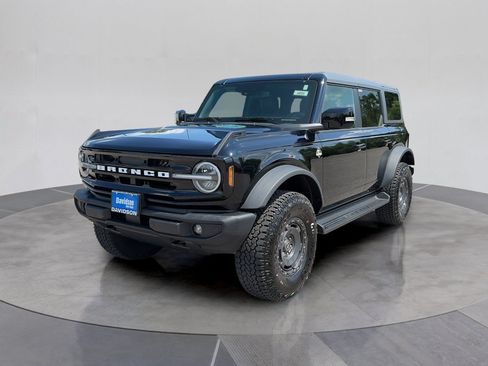 Used 2025 Ford Bronco Outer Banks w/ Sasquatch Package AWD/4WD image 2