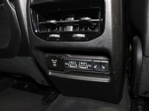 Used 2023 Jeep Grand Cherokee Limited AWD/4WD image 16