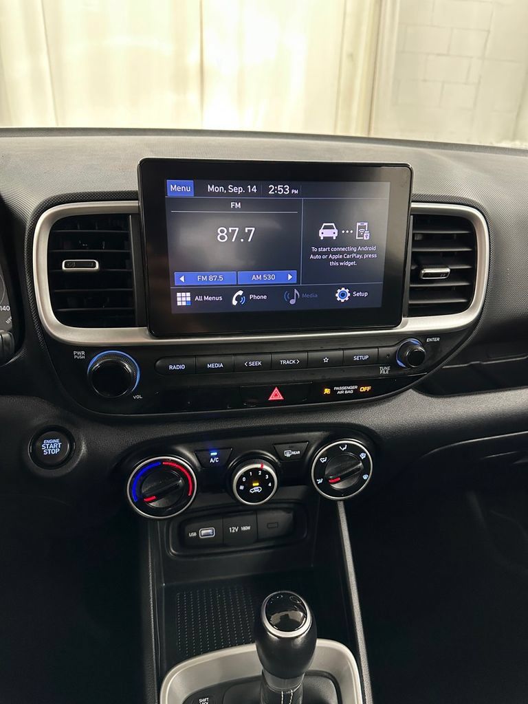Used 2022 Hyundai Venue FWD image 19