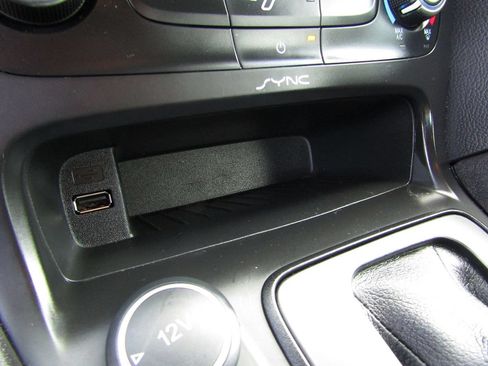 Used 2017 Ford Focus SE FWD image 18