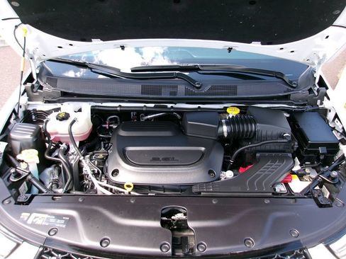 Certified 2025 Chrysler Pacifica Limited FWD image 19