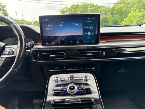 Used 2021 Lincoln Nautilus Reserve AWD/4WD image 14