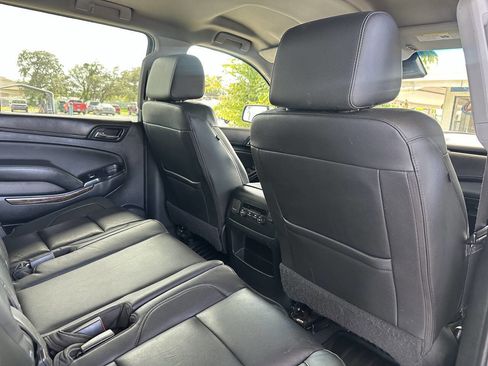 Used 2020 Chevrolet Suburban LT image 20