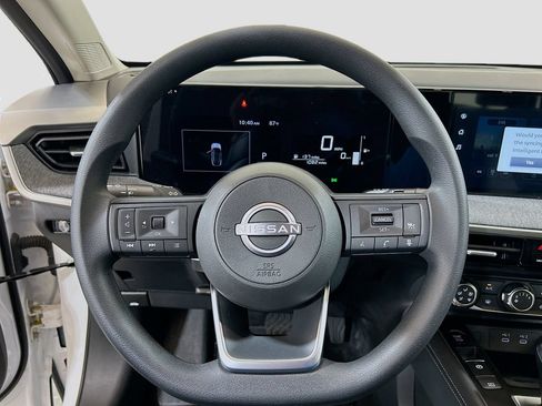 Used 2025 Nissan Kicks SV AWD/4WD image 9