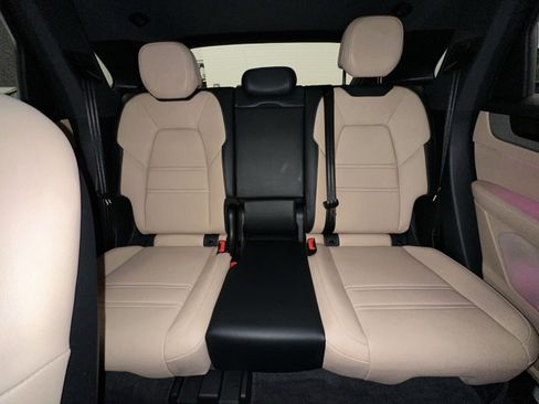 Used 2024 Porsche Cayenne image 5