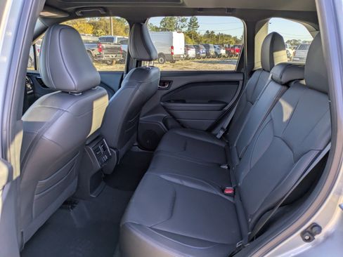 Used 2025 Subaru Forester Limited image 13