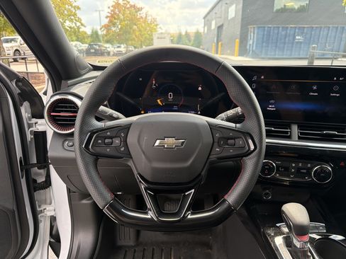 Used 2025 Chevrolet Trax RS w/ Driver Confidence Package FWD image 17