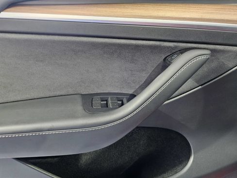 Used 2024 Tesla Model Y Long Range AWD/4WD image 13