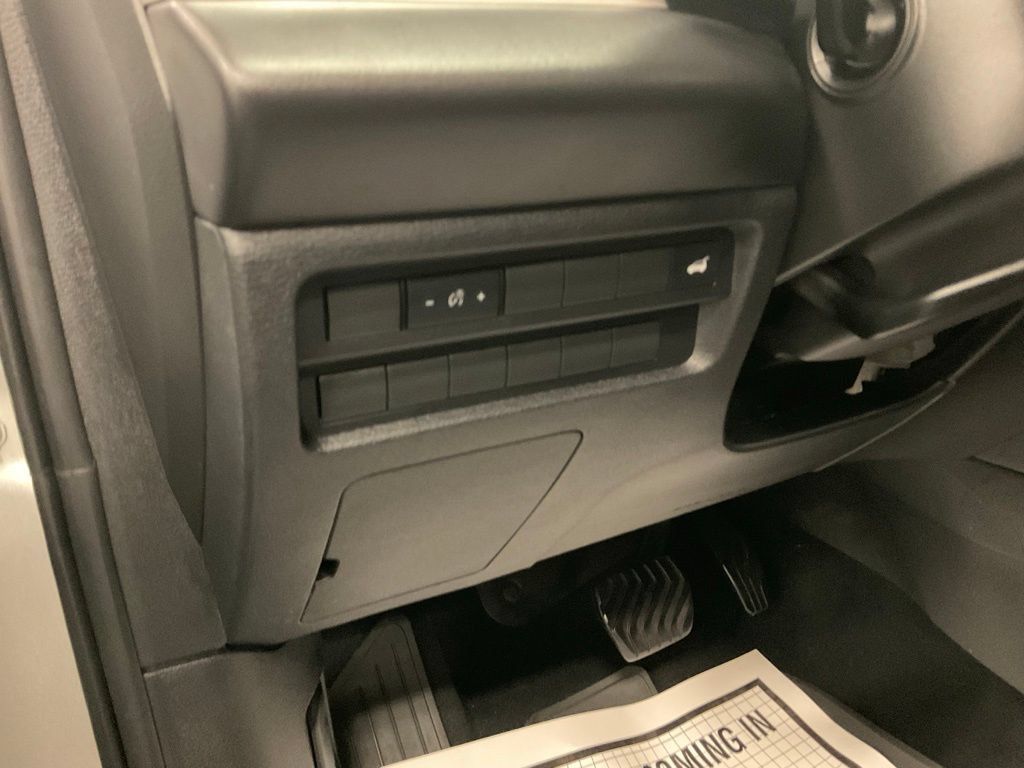 Used 2023 Mitsubishi Outlander SE AWD/4WD image 18
