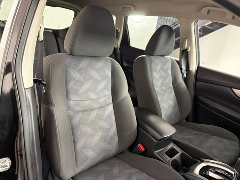 Used 2016 Nissan Rogue SV image 25