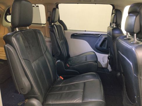 Used 2016 Chrysler Town & Country Limited Platinum w/ Trailer Tow Group image 19