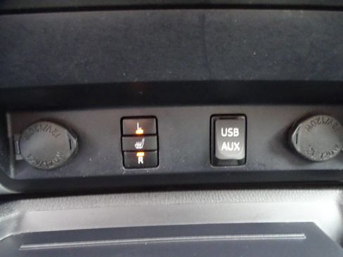 Used 2017 Toyota Tundra 4x4 CrewMax w/ SR5 & TRD Pkgs image 31