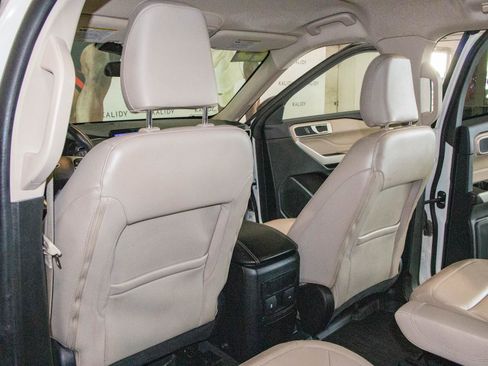 Used 2023 Ford Explorer XLT w/ Equipment Group 202A image 9