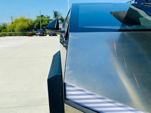 Used 2024 Tesla Cybertruck AWD Crew Cab image 15