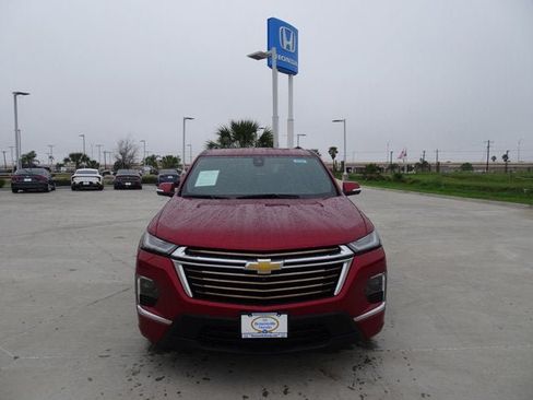 Used 2022 Chevrolet Traverse High Country FWD image 2