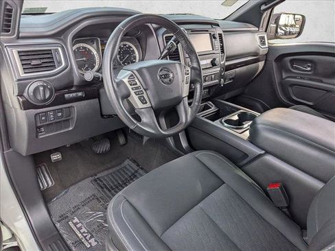 Used 2019 Nissan Titan SV w/ SV Convenience Package image 11