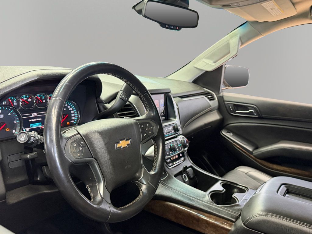 Used 2018 Chevrolet Suburban LT RWD image 16
