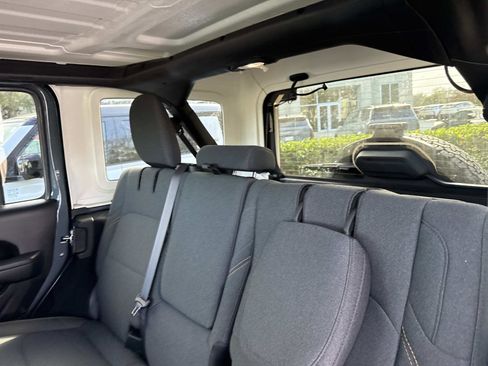 Used 2025 Jeep Wrangler Willys image 13