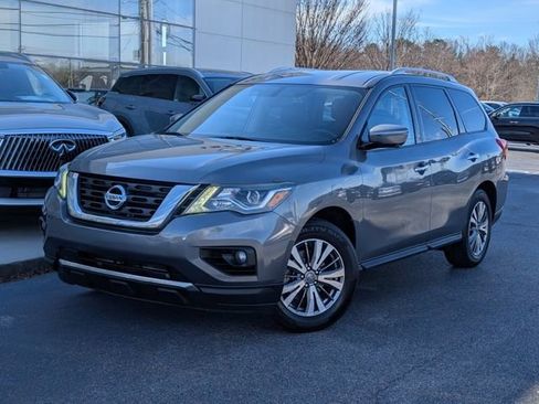 Used 2019 Nissan Pathfinder SL image 2