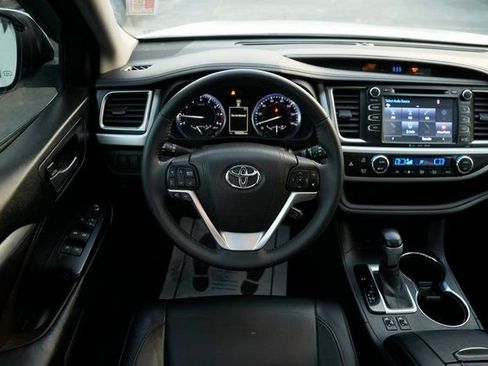 Used 2016 Toyota Highlander XLE image 22
