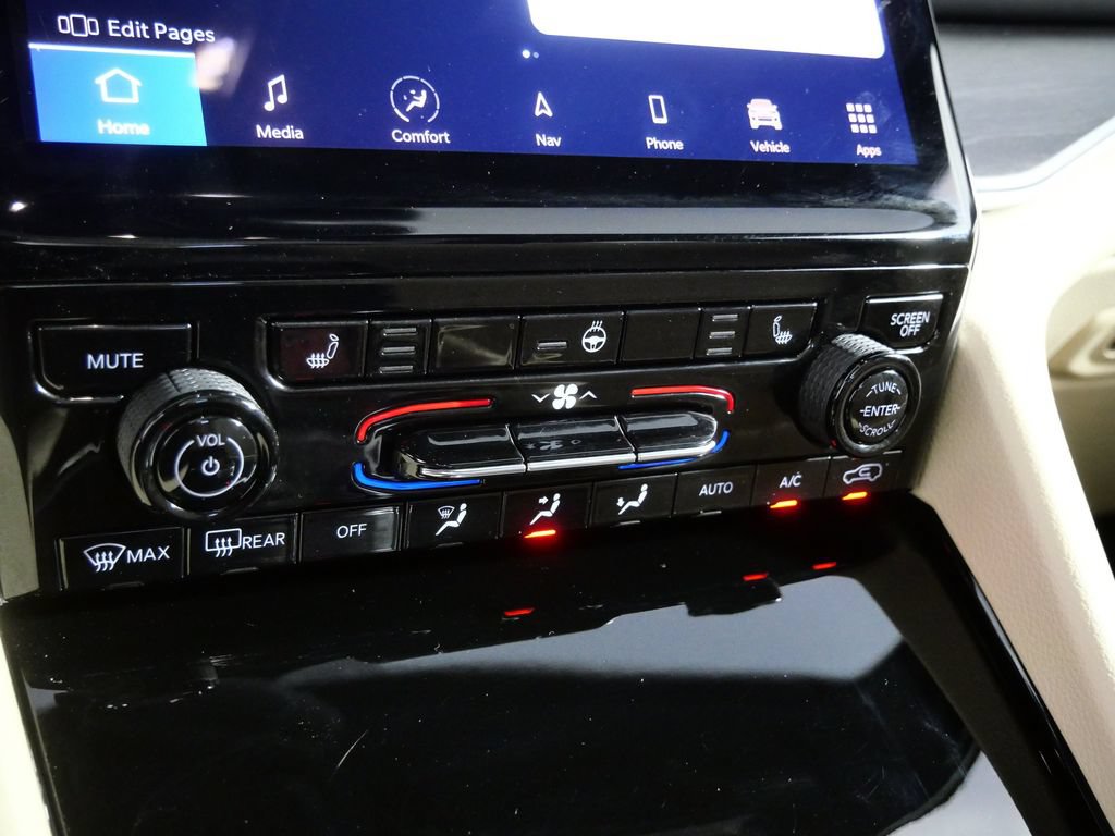 Used 2023 Jeep Grand Cherokee Limited w/ Luxury Tech Group II RWD image 17