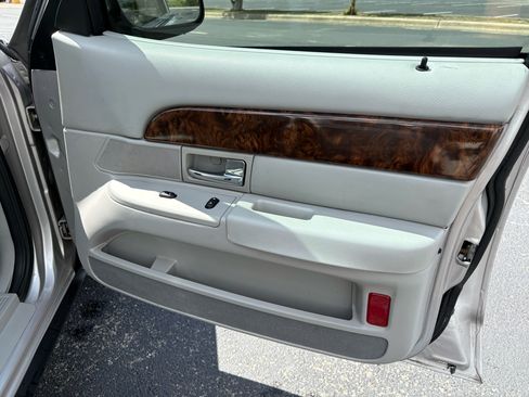 Used 2005 Mercury Grand Marquis GS image 26