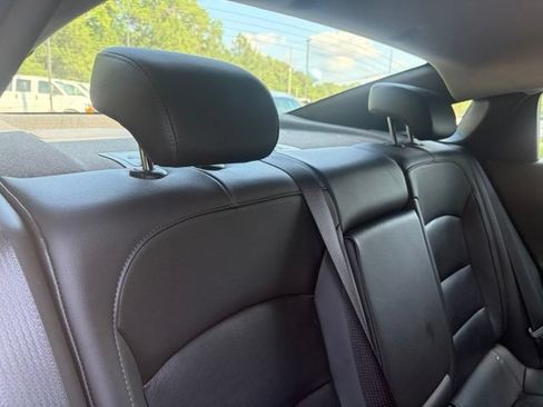 Used 2018 Chevrolet Malibu LT w/ Leather Package FWD image 24