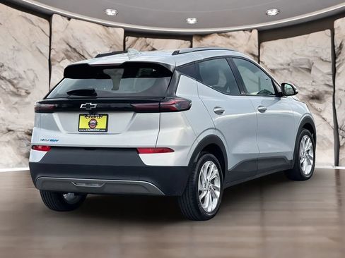 Used 2023 Chevrolet Bolt EUV LT image 10