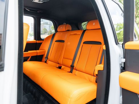 Used 2025 Rolls-Royce Cullinan image 14