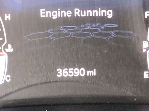 Used 2025 Jeep Compass Limited image 9