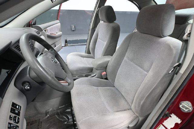 Used 2005 Toyota Corolla LE w/ Audio Value Pkg FWD image 17