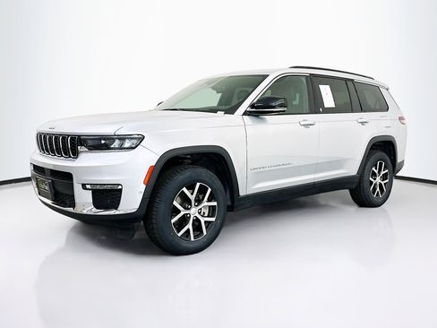 Used 2024 Jeep Grand Cherokee L Limited w/ Luxury Tech Group II image 3