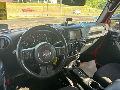 Used 2015 Jeep Wrangler Unlimited Sport AWD/4WD image 12
