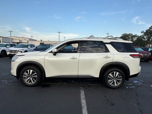 Certified 2024 Nissan Pathfinder SL image 7